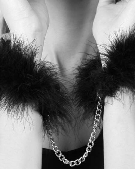BIJOUX - ZA ZA ZU FEATHER HANDCUFFS